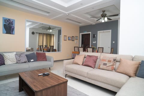 Living room, Seating area