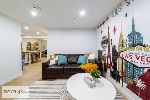Bed, Game Room, Living room, Seating area