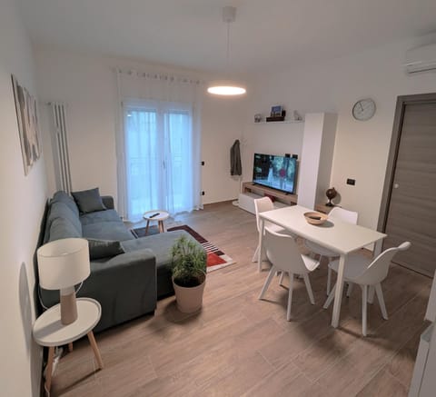 TV and multimedia, Living room, Dining area, Evening entertainment