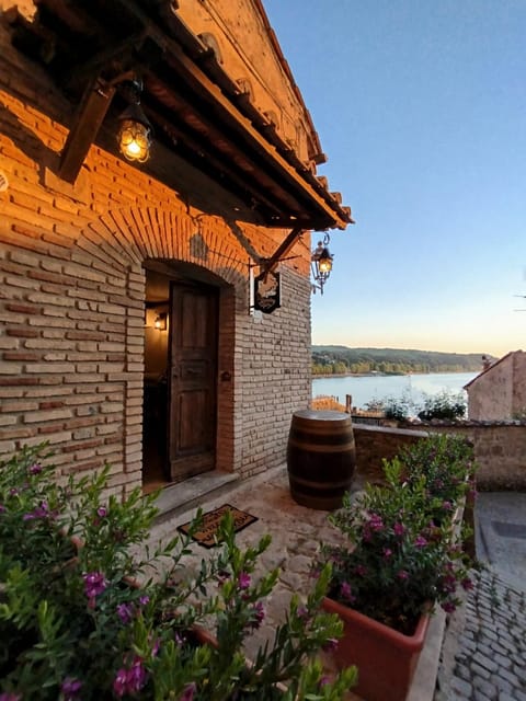 Property building, Day, Natural landscape, View (from property/room), Balcony/Terrace, Lake view