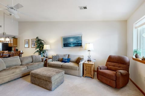 Lighthouse Cove Condo Resort: 418 House in Lake Delton