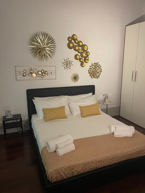 Bed, Photo of the whole room, Bedroom, towels, wardrobe