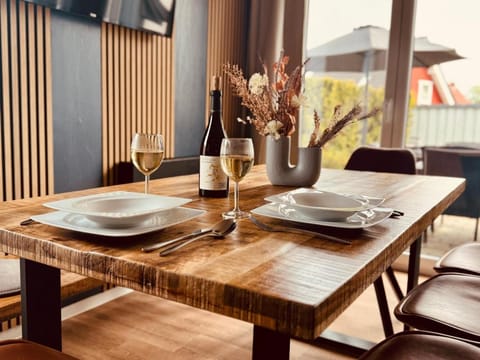 Living room, Dining area