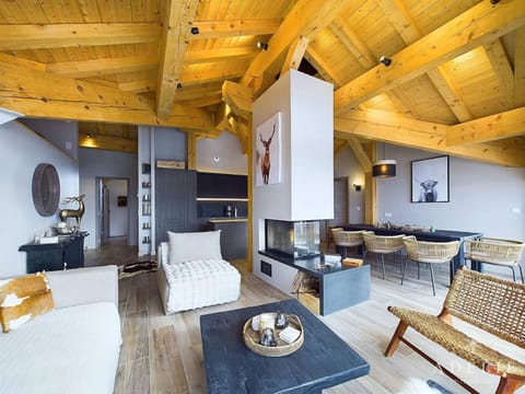 Appartement de luxe 8 pers. avec cheminée, parking, proche pistes et commerces - FR-1-398-683 Apartment in Montvalezan