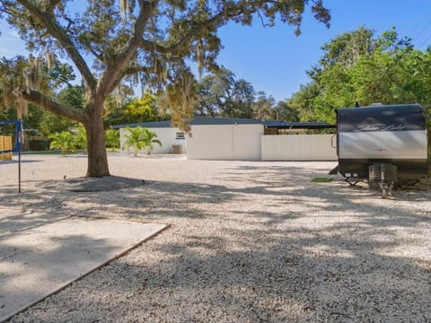 New Listing RV in Mount Dora 45 Mins from Disney Apartment in Mount Dora