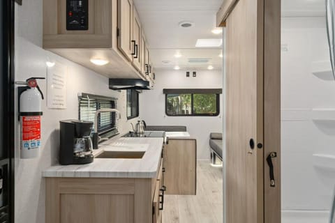 New Listing RV in Mount Dora 45 Mins from Disney Apartment in Mount Dora