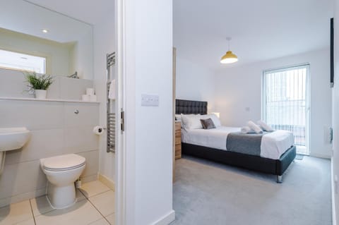 Shower, Toilet, Bathroom, Bath, towels