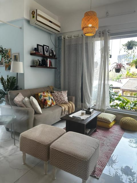Living room, Seating area, air conditioner