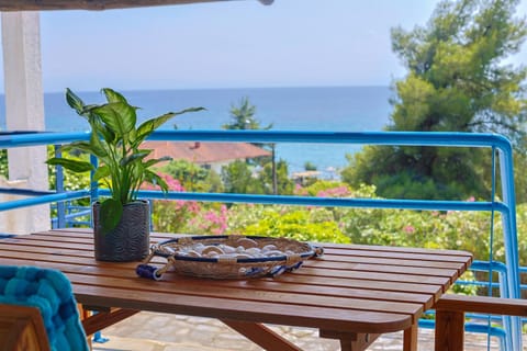 Patio, Day, Natural landscape, View (from property/room), Balcony/Terrace, Dining area, Sea view