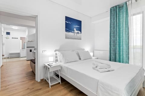 Bed, TV and multimedia, Photo of the whole room, Bedroom, towels