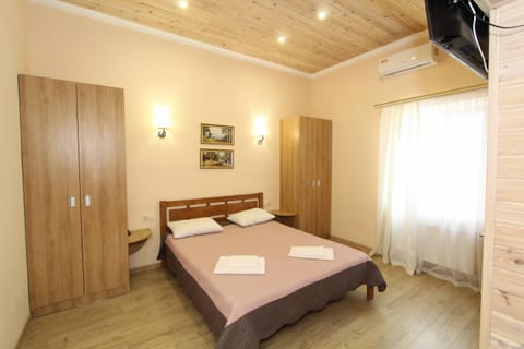 Bed, TV and multimedia, Bedroom, wardrobe