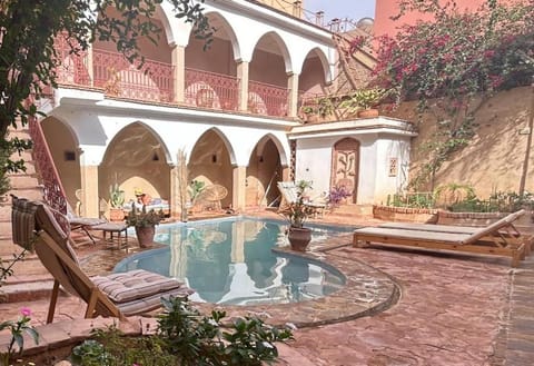 Swimming pool, sunbed, Internal: Not applicable to any particular room