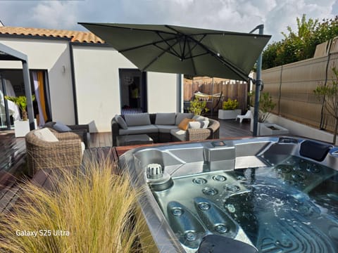 Patio, Hot Tub, Balcony/Terrace