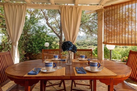 Patio, Day, Garden, View (from property/room), Dining area, Garden view