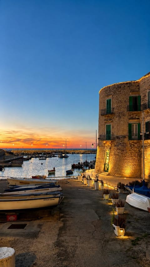 Property building, Natural landscape, Sea view, Sunrise, Sunset
