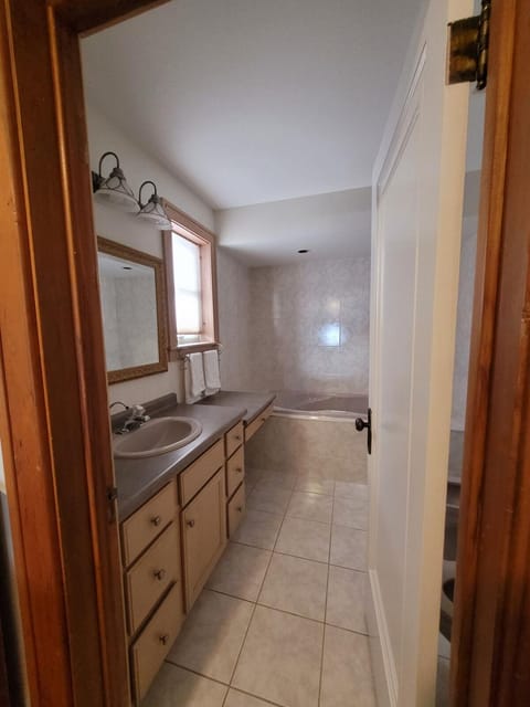 The ESSEX HOUSE House in Kingsville