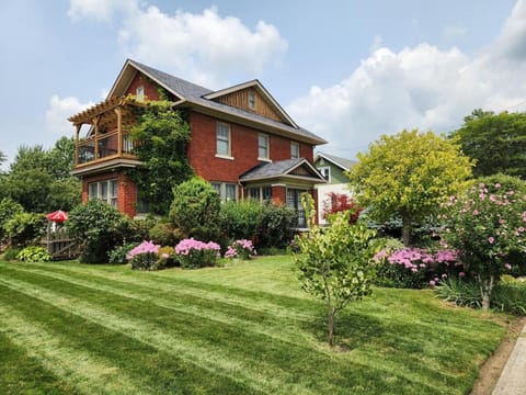 The ESSEX HOUSE House in Kingsville