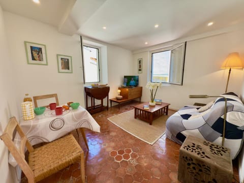 Living room, Photo of the whole room, Seating area
