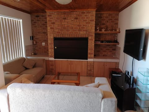 TV and multimedia, Living room, Photo of the whole room, Seating area, Evening entertainment