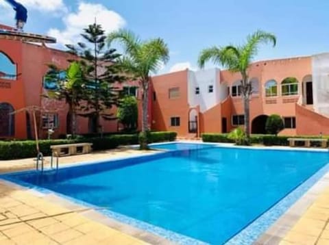 Day, Pool view, Swimming pool, sunbed