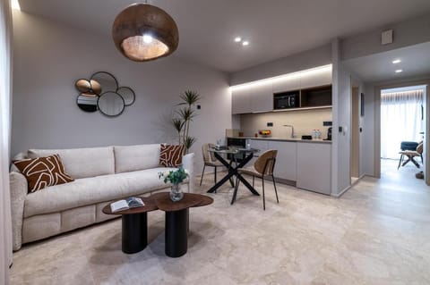 Kitchen or kitchenette, Living room, Seating area, Dining area, stove