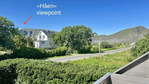 Property building, Nearby landmark, Day, Neighbourhood, Natural landscape, Mountain view, Street view