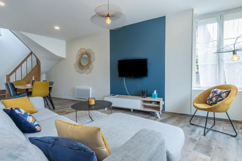 Les Oberlins 2 Appartements, Cour, BBQ & Parking House in Centre-Val de Loire