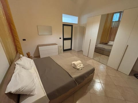 Bedroom, towels, wardrobe
