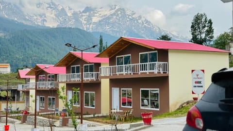 Property building, Nearby landmark, Restaurant/places to eat, Spring, Day, Neighbourhood, Natural landscape, Activities, Activities, Garden, View (from property/room), View (from property/room), Garden view, Garden view, Mountain view, Mountain view, Breakfast, Parking, room service, room service, shuttle, shuttle, VIP, VIP, VIP