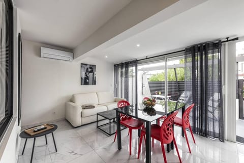 Living room, Dining area, air conditioner