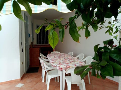 Patio, Dining area
