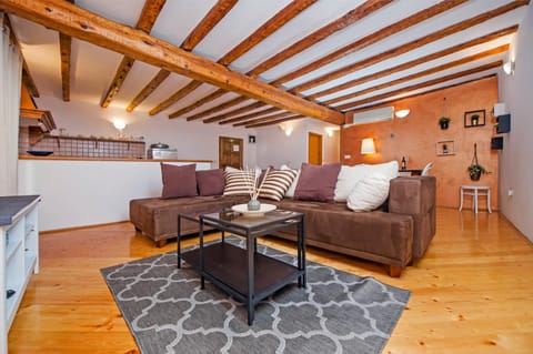Living room, Photo of the whole room, Seating area