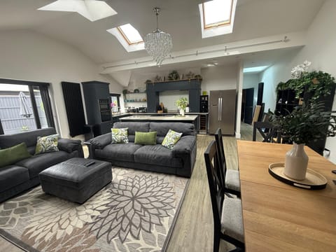 Kitchen or kitchenette, Living room, Seating area