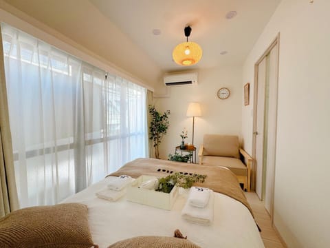 Bed, Photo of the whole room, Seating area, Bedroom, air conditioner