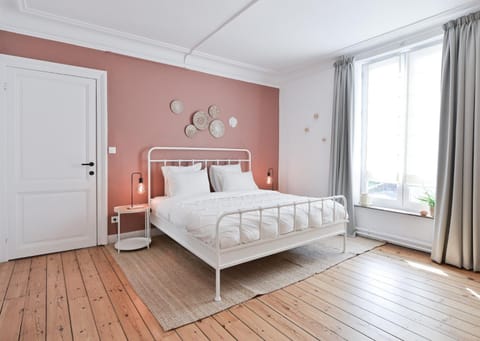 Bed, Photo of the whole room