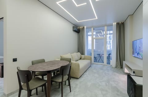 TV and multimedia, Living room, Seating area, Dining area