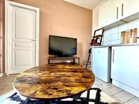 Petit Deux Pièces-Place de parking Apartment in Sartrouville