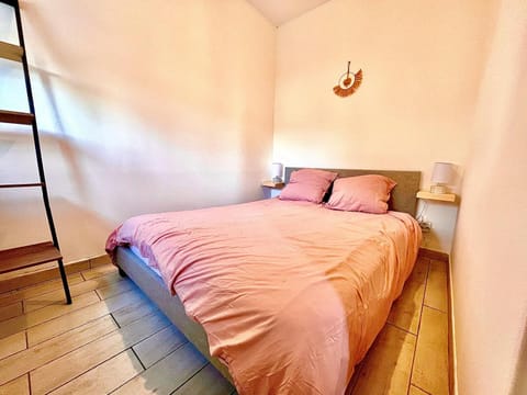 Petit Deux Pièces-Place de parking Apartment in Sartrouville