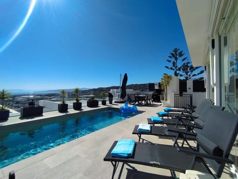 Patio, Day, Natural landscape, Bird's eye view, View (from property/room), Balcony/Terrace, City view, City view, Garden view, Garden view, Mountain view, Mountain view, Pool view, Pool view, Sea view, Sea view, Swimming pool, Quiet street view, Inner courtyard view, sunbed