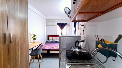 Bed, Photo of the whole room, Seating area, Bedroom, wardrobe