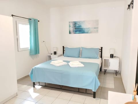 Bed, Bedroom, towels, wardrobe