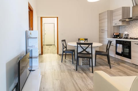 Dining area, Lunch, kitchen