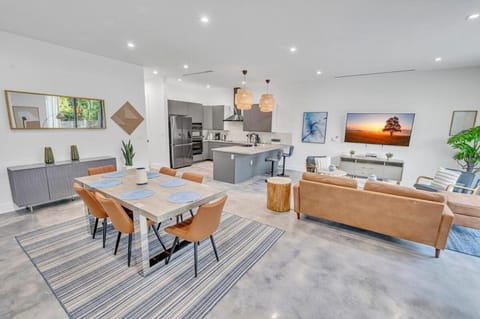 Stunning Tropical Pool House North Miami House in Golden Glades