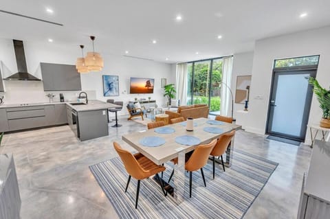 Stunning Tropical Pool House North Miami House in Golden Glades