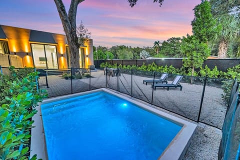 Stunning Tropical Pool House North Miami House in Golden Glades