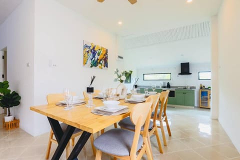 TV and multimedia, Kitchen or kitchenette, Living room, Dining area, minibar