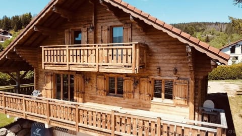 Property building, Spring, Day, Balcony/Terrace