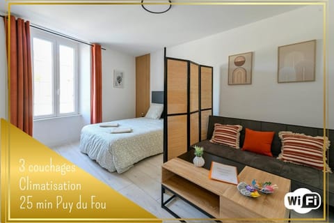 Bed, Living room, Photo of the whole room, Bedroom, internet, towels