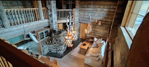 Kelokantola by the lake Villa in Lapland