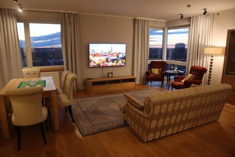 TV and multimedia, Living room, Seating area, Evening entertainment
